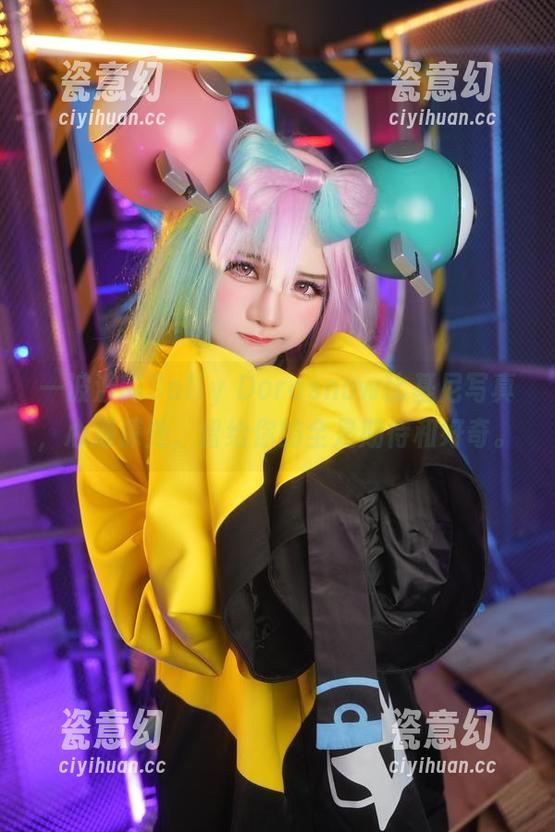 Sally Dorasnow 一波波的Sally Dorasnow比基尼写真,心海深处,留给你的全是期待和好奇。